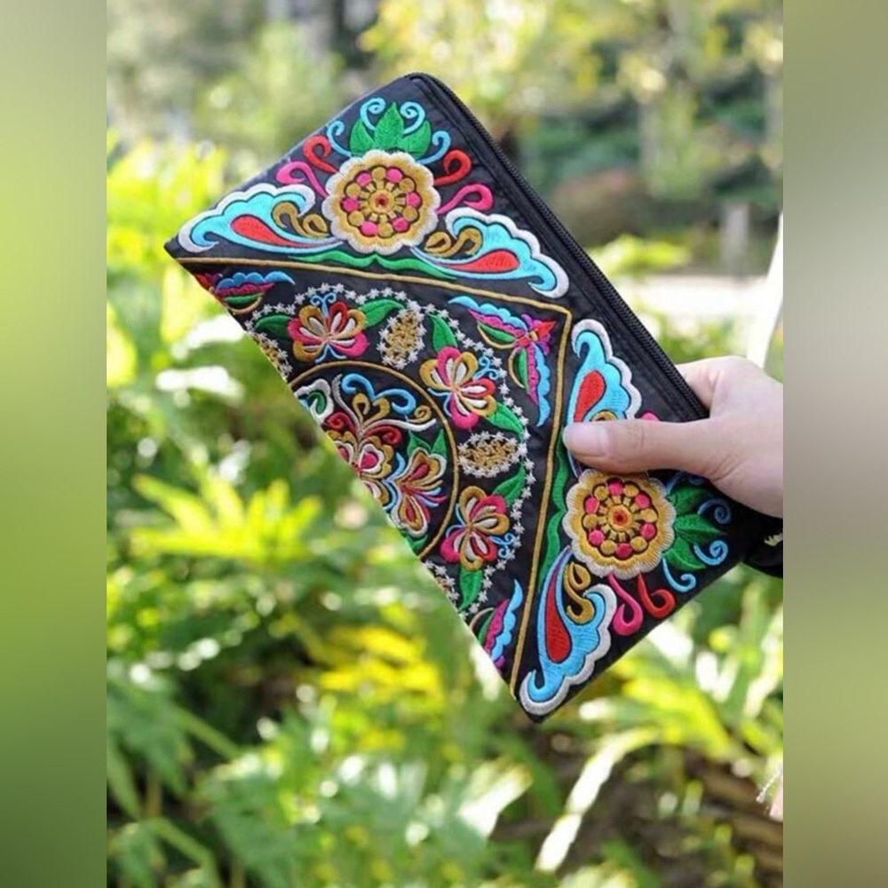 Black and Red Embroidered Chinese Vintage Clutch with Ethnic Motifs